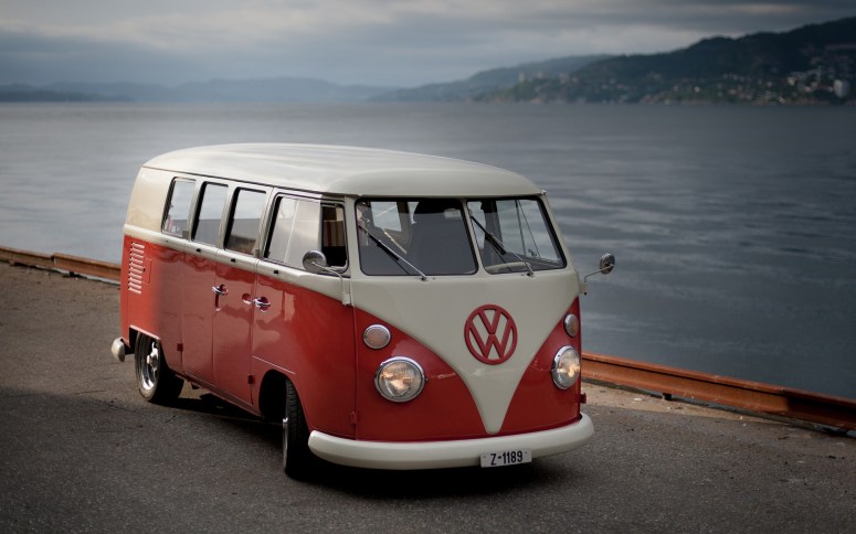 4557929-car-volkswagen-street-road-buses-vintage-sea-coast-hills-tuning-classic-car-volkswagen-combi